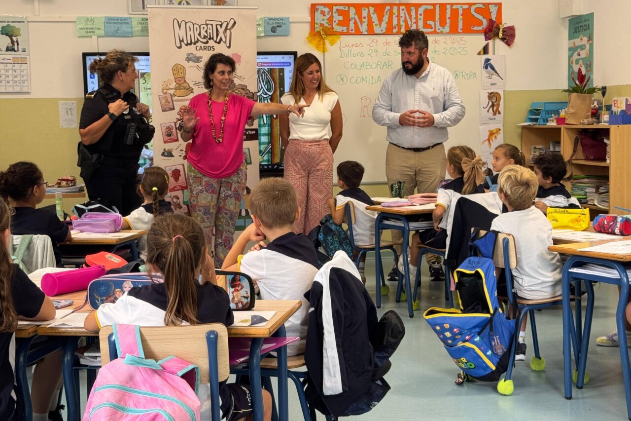 Presentación de la campaña Marratxí Cards en un aula escolar