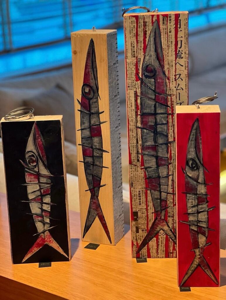 Cuatro obras de arte de Esther Fuster con diseños de peces.