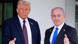 Trump y Netanyahu posando juntos en la Casa Blanca