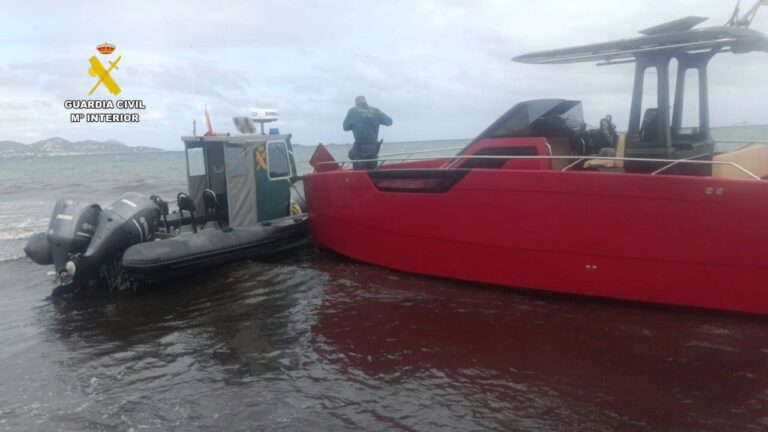 La Guardia Civil intercepta 521 kilos de cocaína en una narcolancha