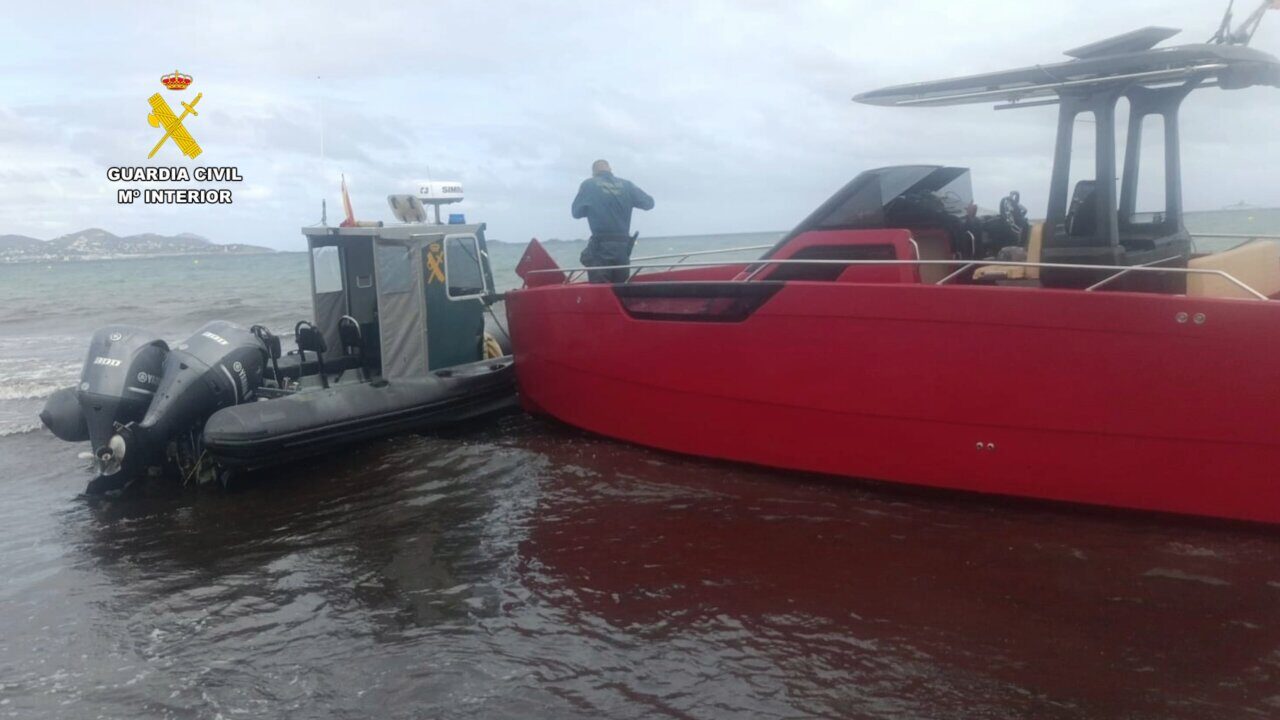 La Guardia Civil intercepta 521 kilos de cocaína en una narcolancha