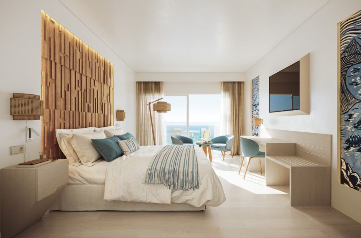 Habitación moderna en un hotel de Iberostar con vista al mar.