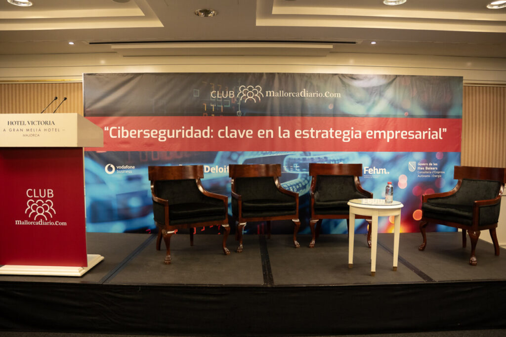 Escenario del evento sobre ciberseguridad en Mallorca