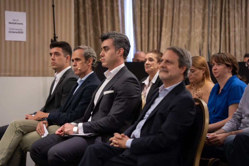 Panel de expertos en ciberseguridad durante un evento en Mallorca