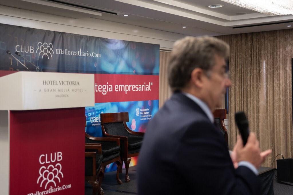 Evento de ciberseguridad en el Club Mallorcadiario con un ponente