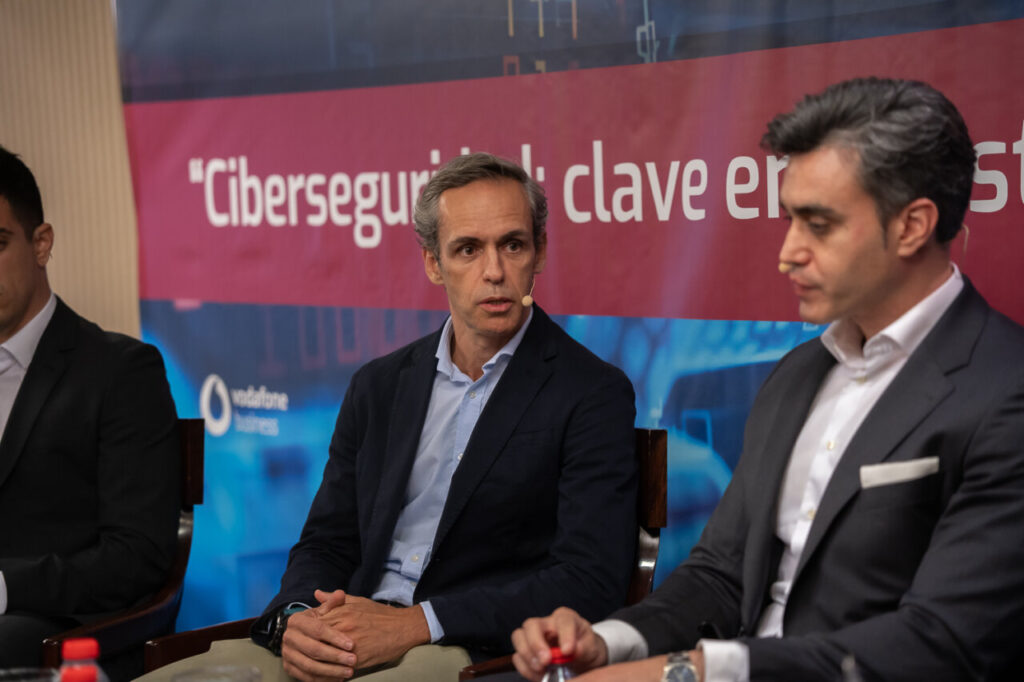 Panel de discusión sobre ciberseguridad en Club Malorcadiario