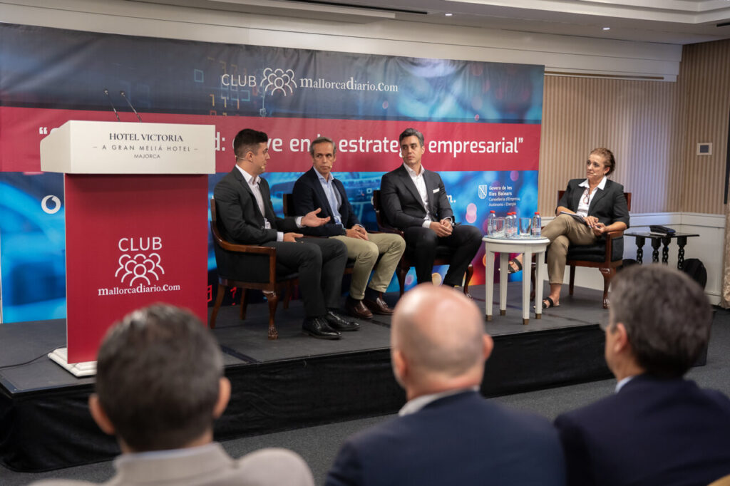 Panel de discusión sobre ciberseguridad en Club Malorcadiario