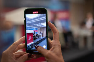 Imagen del debate captada con un teléfono móvil.