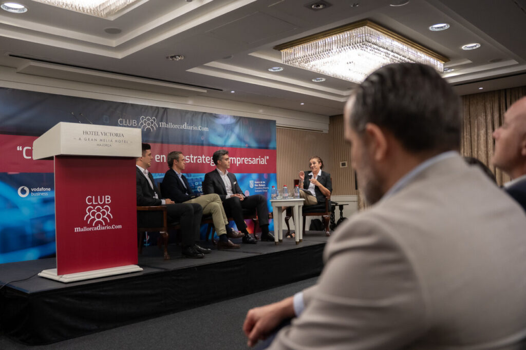 Panel de discusión sobre ciberseguridad en el Club Malorcadiario
