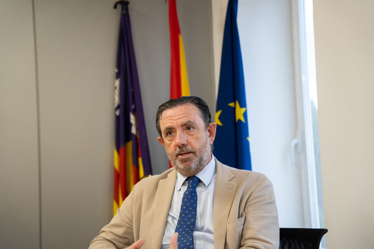Alejandro Sáenz de San Pedro durante una entrevista en su oficina.