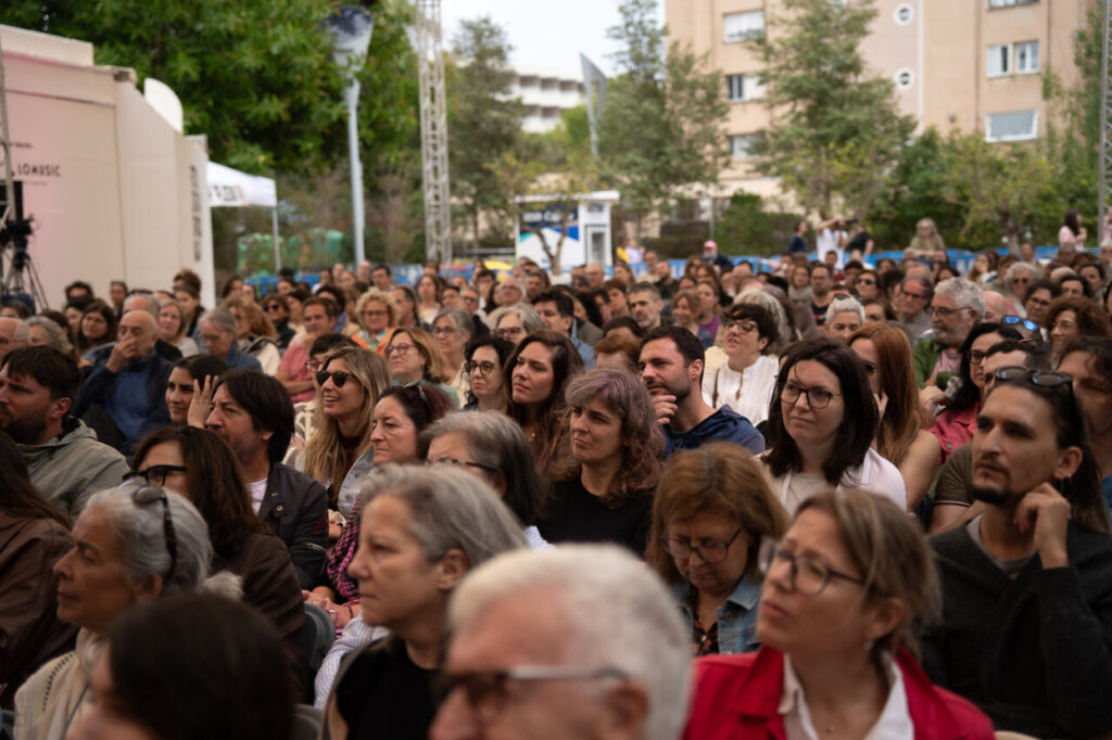 Multitud de asistentes en el festival literario FLEM en Magaluf.