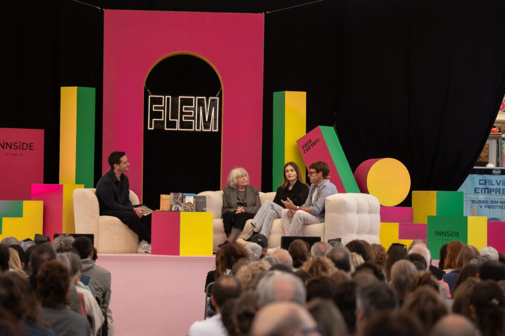 Panel de discusión en el festival FLEM con autores y público