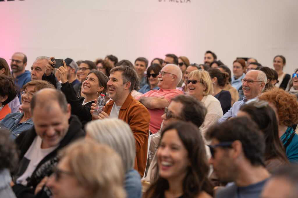Público disfrutando en el festival literario FLEM en Magaluf.