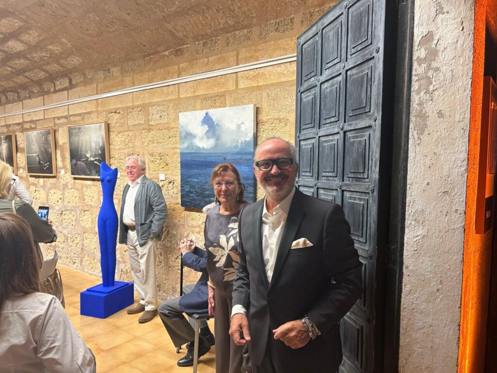 Luca Monzani en la exposición HÉROES en el Castillo de San Carlos