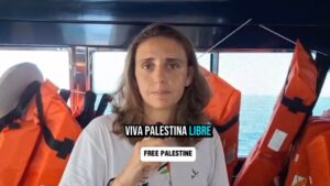 Lucía Muñoz en un video sobre la flotilla interceptada