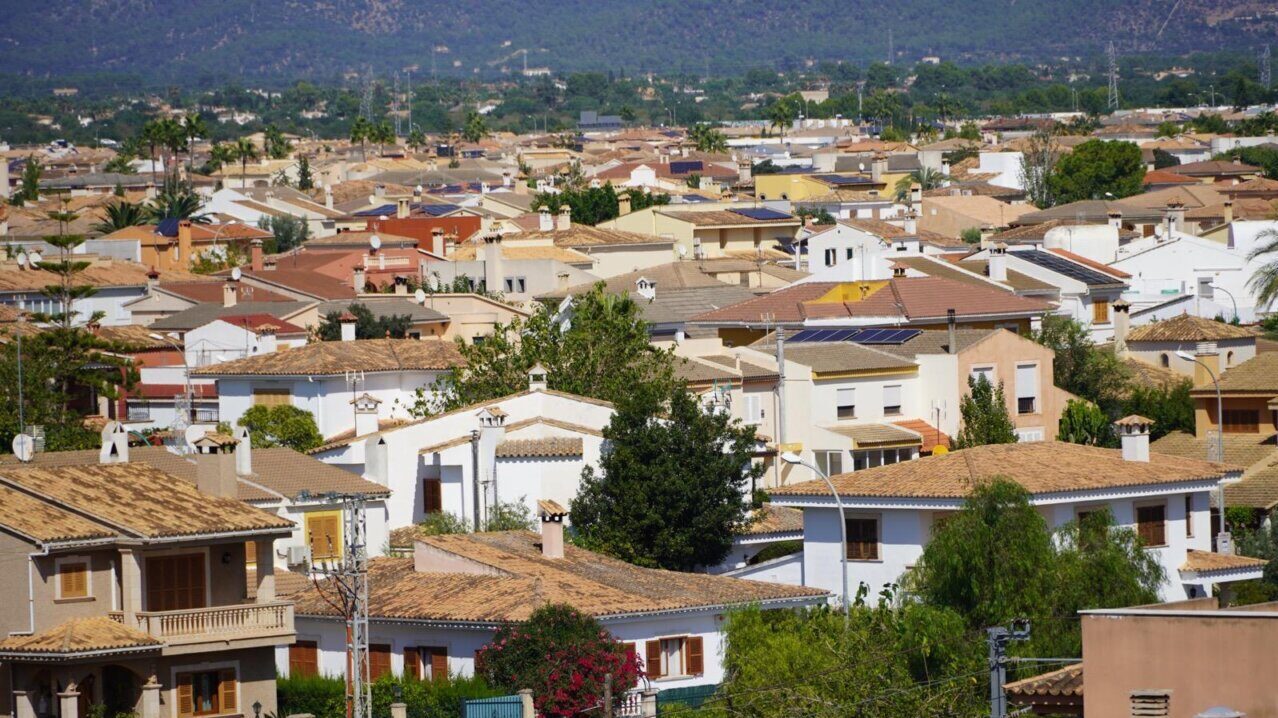 Vista panor&aacute;mica de viviendas en Marratx&iacute;, Mallorca.