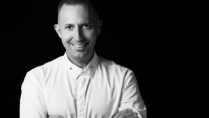 Retrato de Mateo Garcías, chef privado y asesor gastronómico sonriendo.