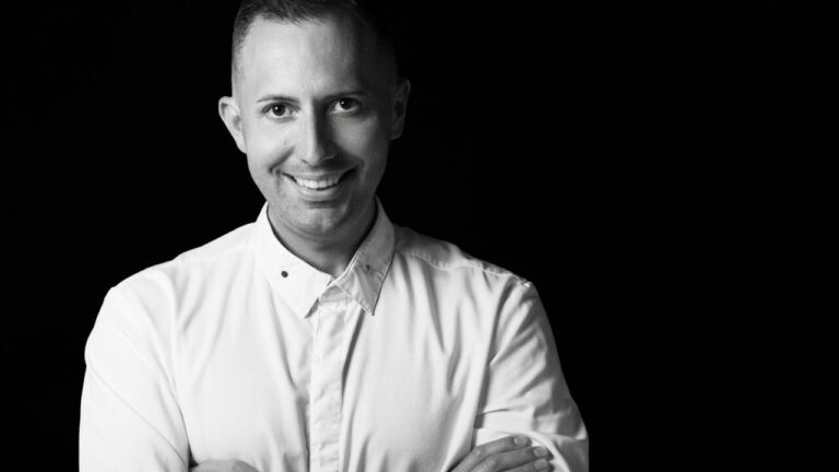 Retrato de Mateo Garcías, chef privado y asesor gastronómico sonriendo.
