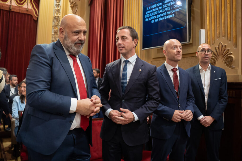 Reuni&oacute;n en el Parlament de las Islas Baleares con Marga Prohens y otros miembros del Govern