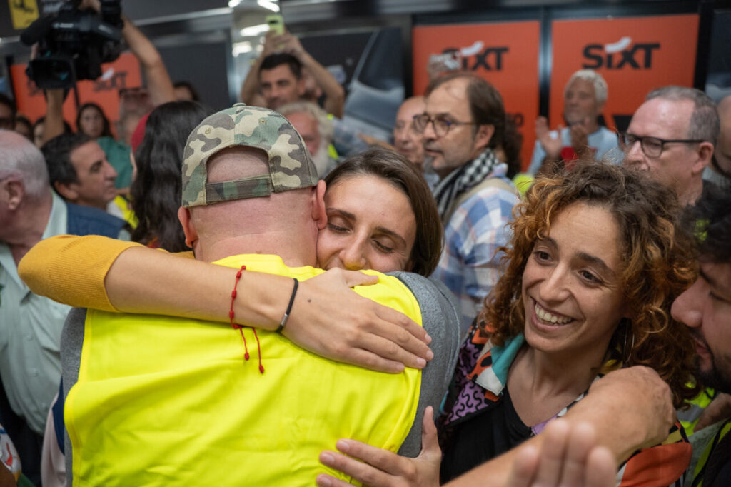 Reyes Rigo abrazando a Luc&iacute;a Mu&ntilde;oz en un evento en Palma.
