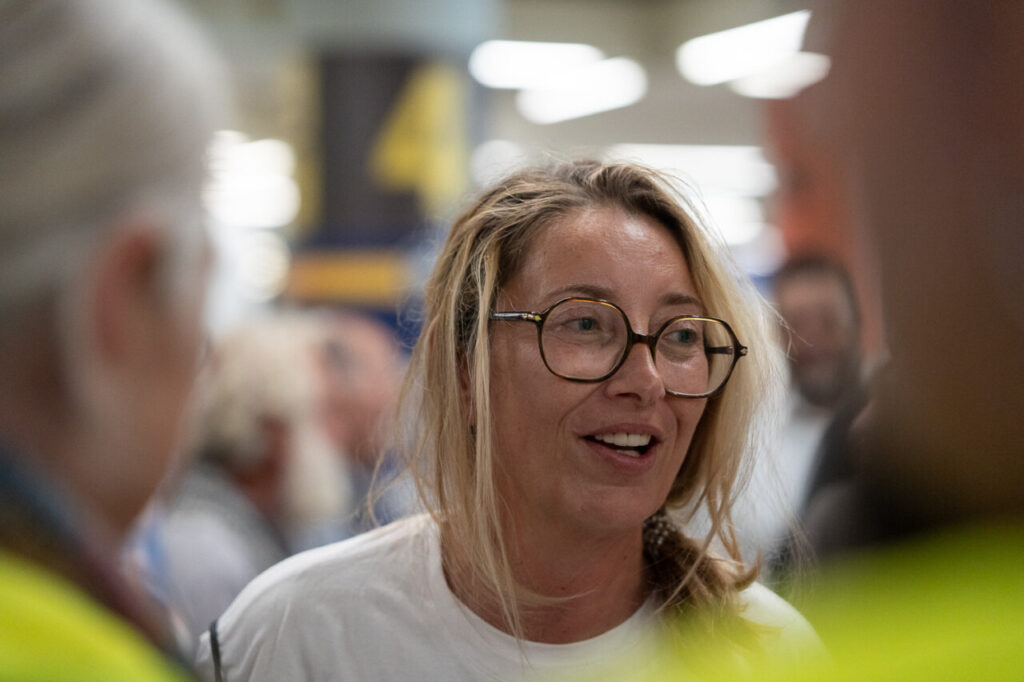 Reyes Rigo sonr&iacute;e mientras conversa en un evento en Palma.