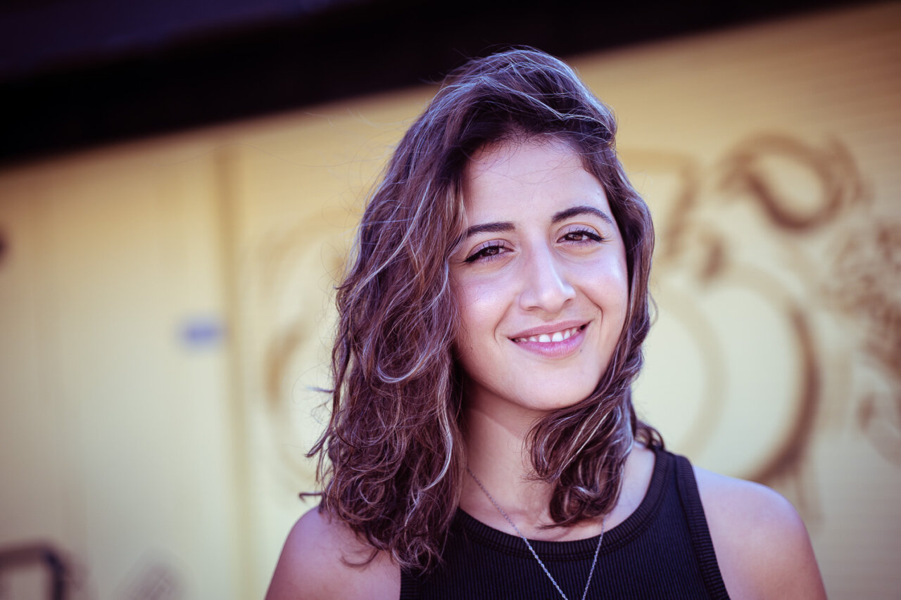 Retrato de Selin Kaya, DJ y productora de música electrónica.