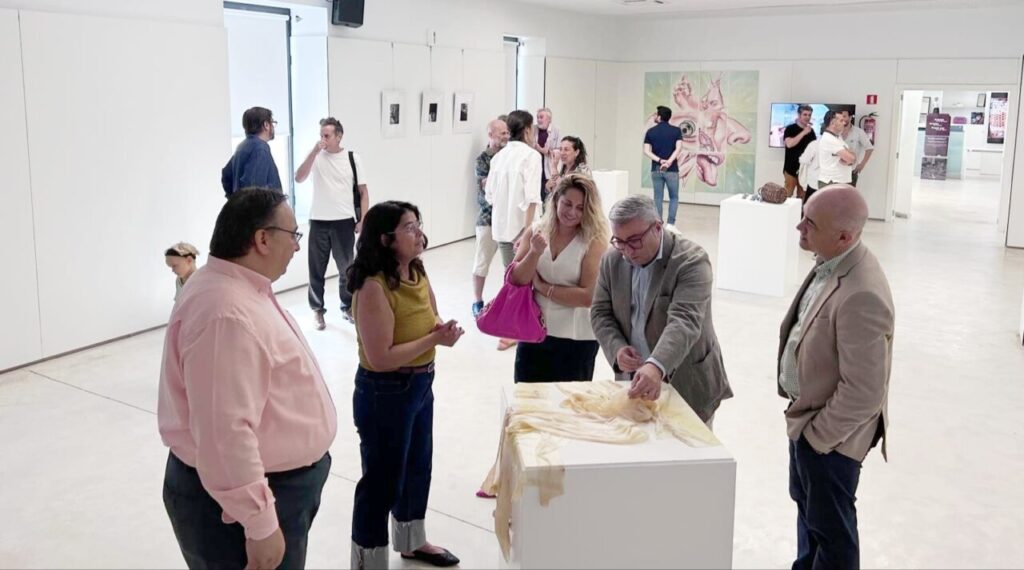 Inauguración de la University Art Biennial en el Museu del Calçat de Inca