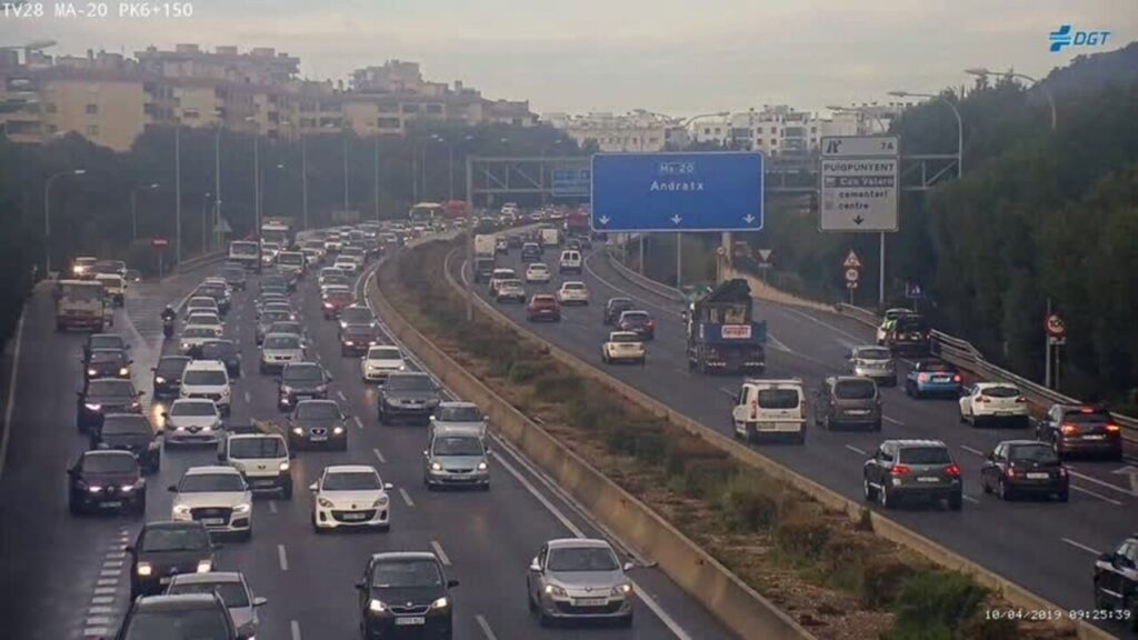 Dos accidentes provocan atascos en la Vía de Cintura y la autopista de Inca