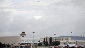 Vista del aeropuerto de Palma con aviones en la pista