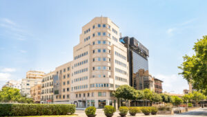 Fachada del hotel Palma Avenidas en Plaza España, Palma de Mallorca.