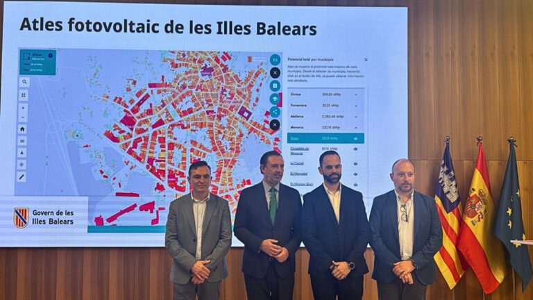 Presentación del atles fotovoltaic de les Illes Balears con un mapa
