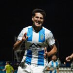 Jugador del Atlético Baleares celebrando un gol en el derbi contra la SD Ibiza