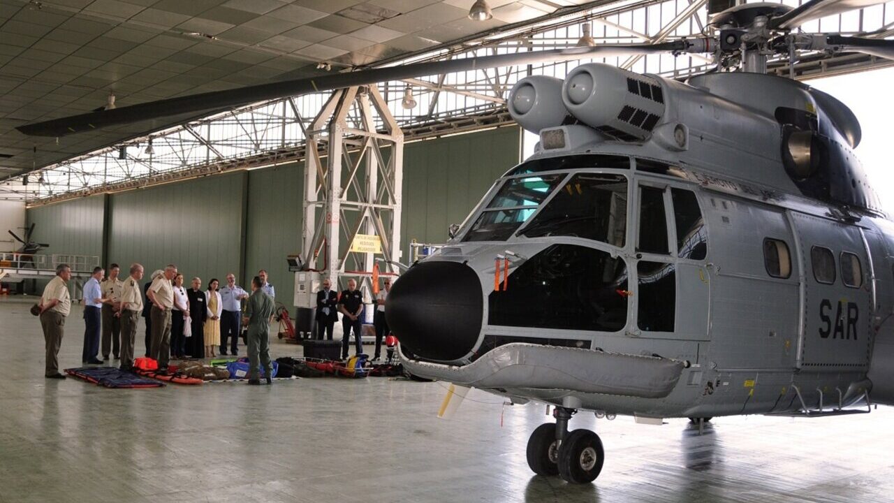 Helic&oacute;ptero SAR en la base a&eacute;rea de Son Sant Joan durante una presentaci&oacute;n