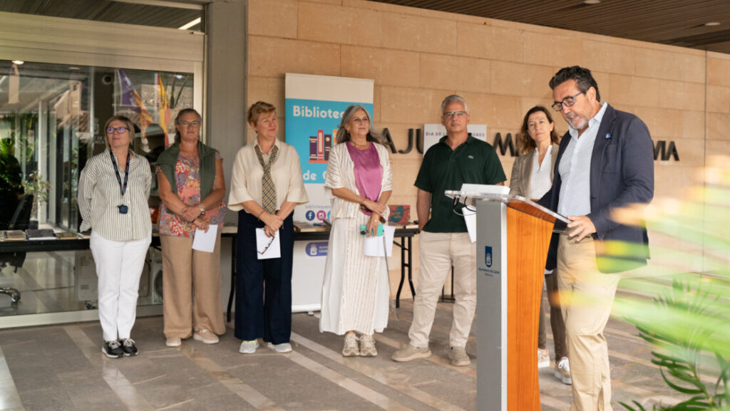 Lectura dramatizada en Calvià con participación de escritores y autoridades locales.
