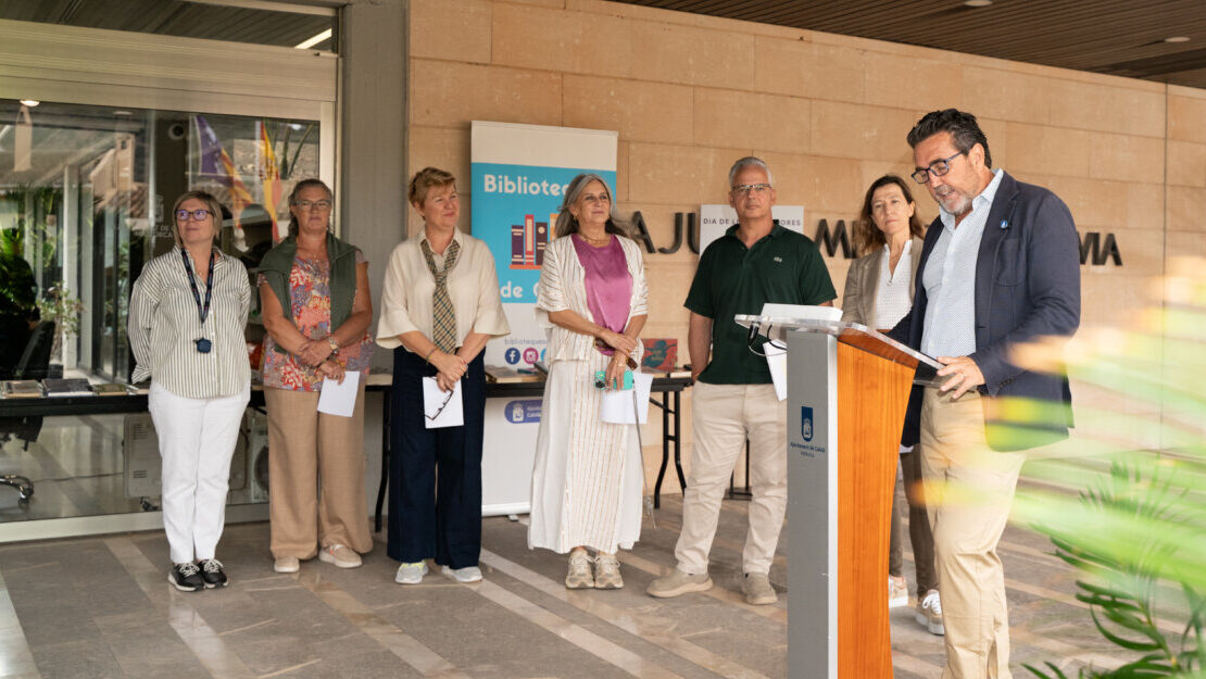Lectura dramatizada en Calvi&agrave; con participaci&oacute;n de escritores y autoridades locales.