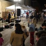 Actuación musical en el Canal'Art 2025 en Santanyí con público disfrutando.