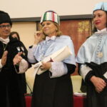 Ceremonia con Carme Riera y otros participantes en trajes académicos