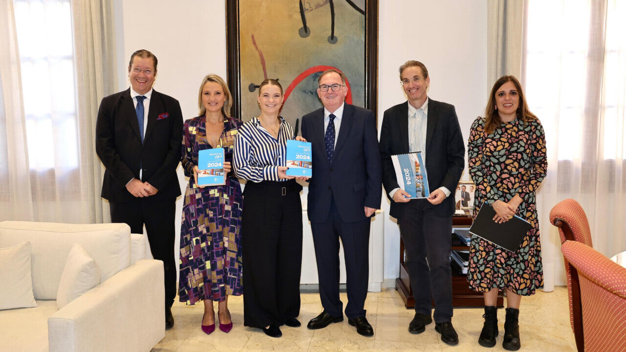 Presentaci&oacute;n del informe CES 2024 en Mallorca con varios asistentes