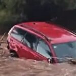 Coche arrastrado por torrente en Ibiza por las inundaciones
