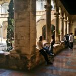 Estudiantes en el patio del colegio de Montesión en Palma