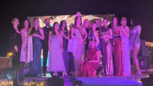 Daniela Vallejo en la gala de Miss Trans Europa 2025 con otras participantes