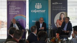Madina y Dezcallar debaten en Mallorca los retos de un mundo inestable