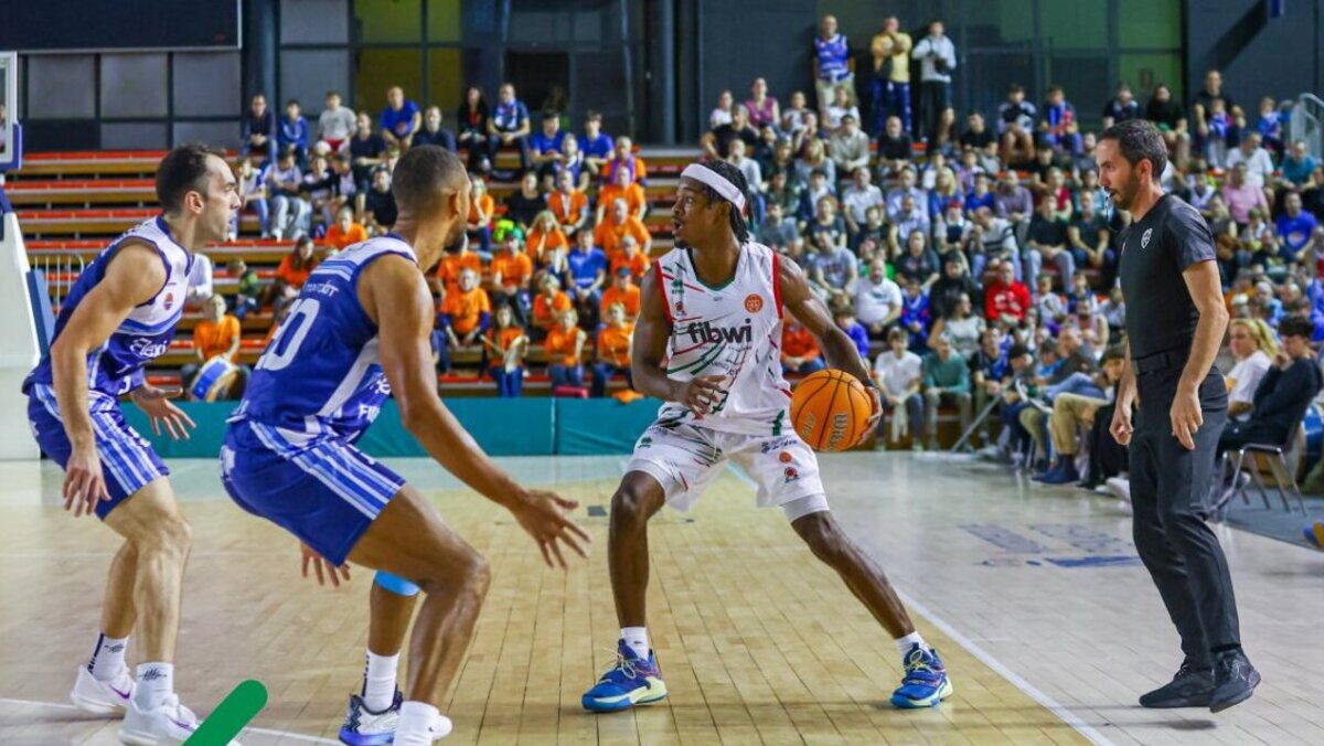 Jugadores del Fibwi en un partido de baloncesto en Fuenlabrada