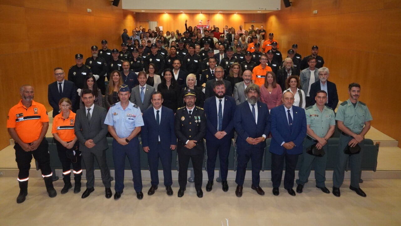 Grupo de agentes y autoridades en la Diada de la Polic&iacute;a Local de Marratx&iacute;