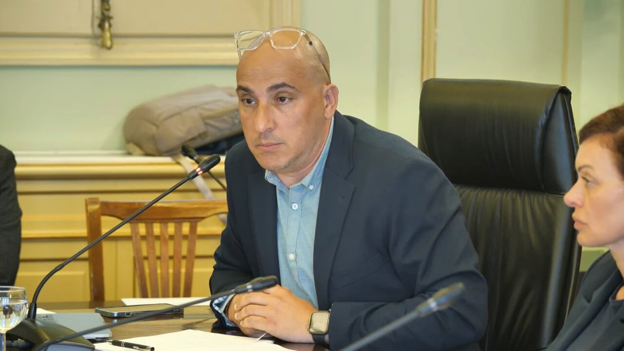 Ismael Alonso durante una reuni&oacute;n en el SOIB