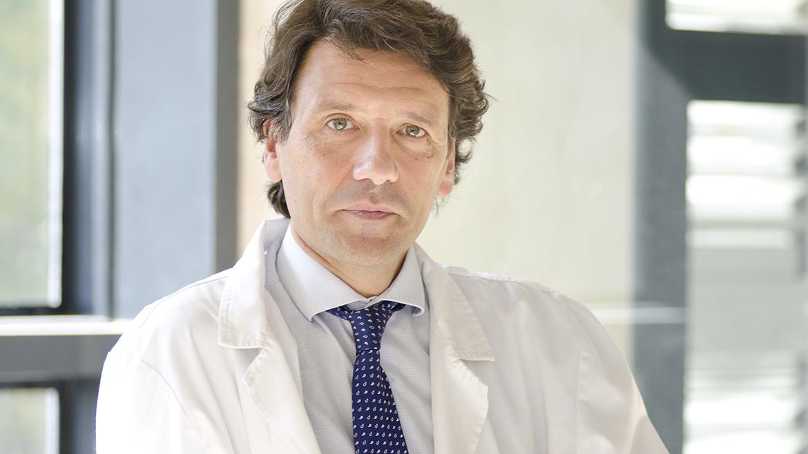 Retrato del doctor Celso Arango en su consultorio m&eacute;dico