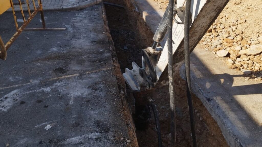 Endesa refuerza la tecnología de la red de distribución del polígono de Can Valero