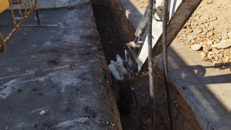 Endesa refuerza la tecnología de la red de distribución del polígono de Can Valero