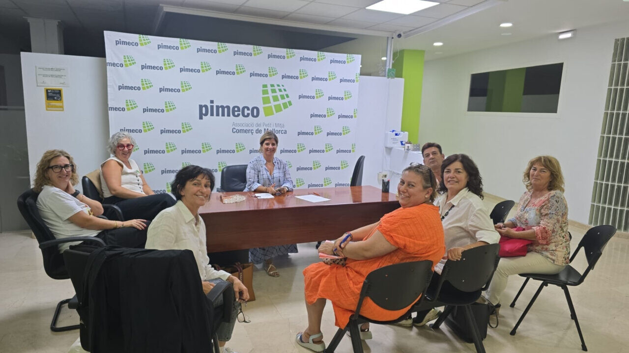 Reuni&oacute;n de floristas en la sede de PIMECO en Mallorca