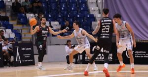 Jugador del Fibwi Mallorca en acción durante un partido de baloncesto
